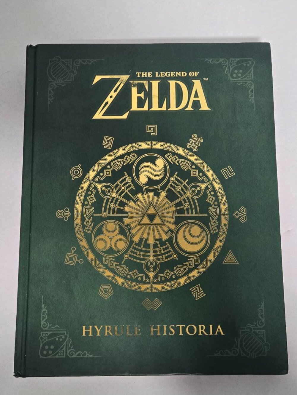 🗡️ The Legend of Zelda: Hyrule Historia Hardcover – Nintendo / Dark Horse